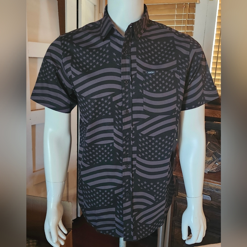 Matix Short Sleeve Button-Up American Flag Themed Shirt In Black Mens Size M